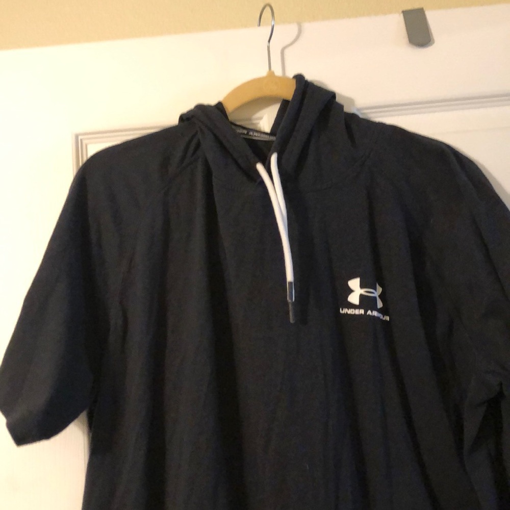 Under Armour XL short sleeve hooded